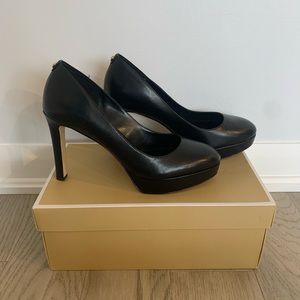 New with box. Michael Kors Chantal Platform Pumps Leather Size 9.5